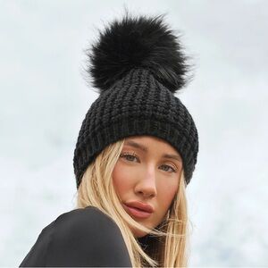 Kyi Kyi Pom Pom Hat Black